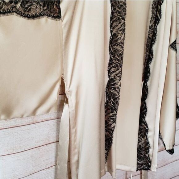 NWT Victoria's Secret Satin/Lace Kimono Robe with Tie Belt - Picture 2 of 6